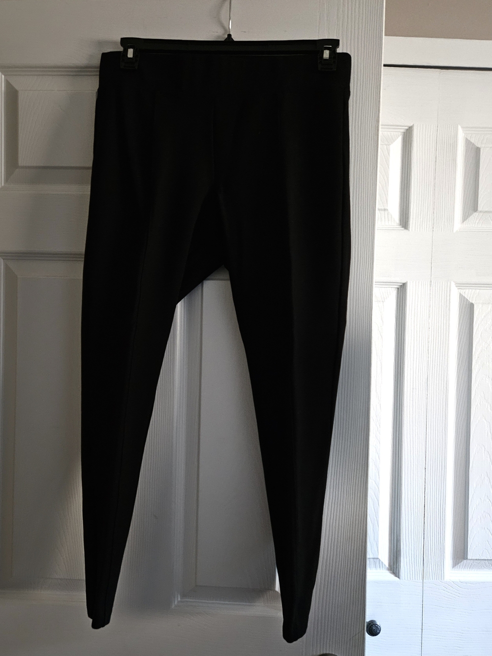 Old Navy Womens Black Stretch Leggings With Front/Back Leg Seam. Size L